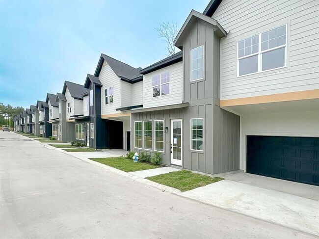Building Photo - 5710 Roselane St