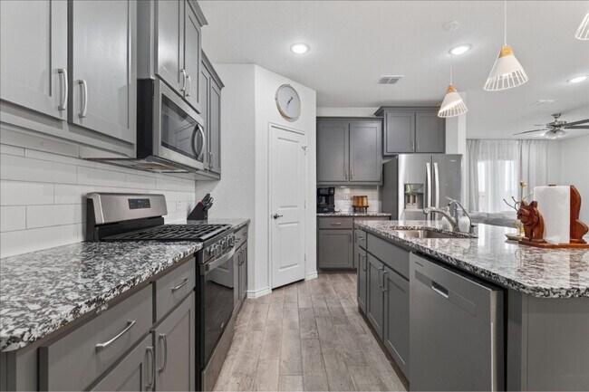 Foto del edificio - 8129 Trudy Ln