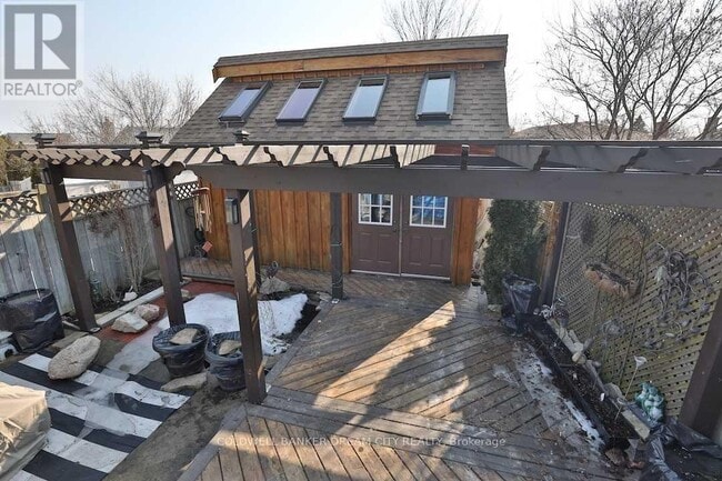 Building Photo - 213 Scott Rd