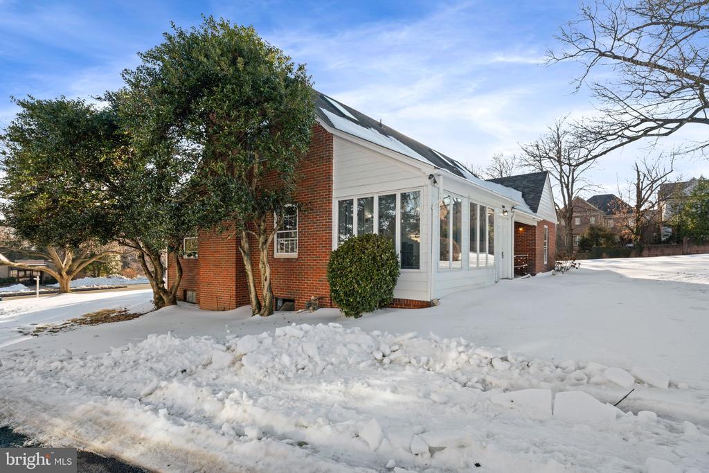 Foto del edificio - 1688 Chain Bridge Rd