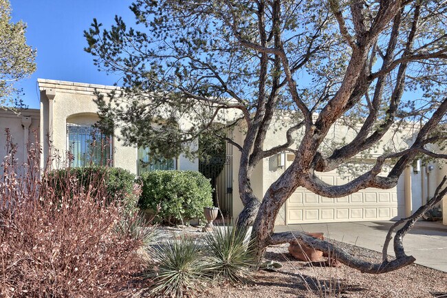 Building Photo - 5810 Torreon Dr NE