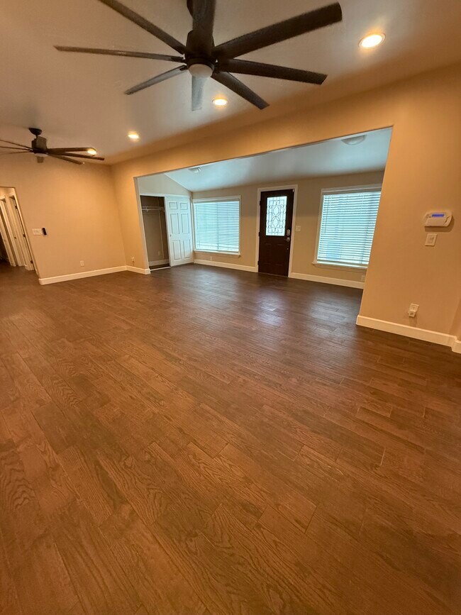 Foto del edificio - 11744 Hallwood Dr