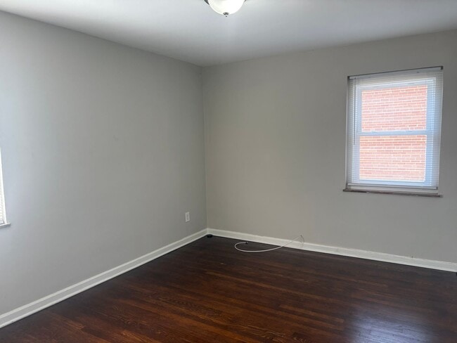 Building Photo - 1009 Lilley Ave