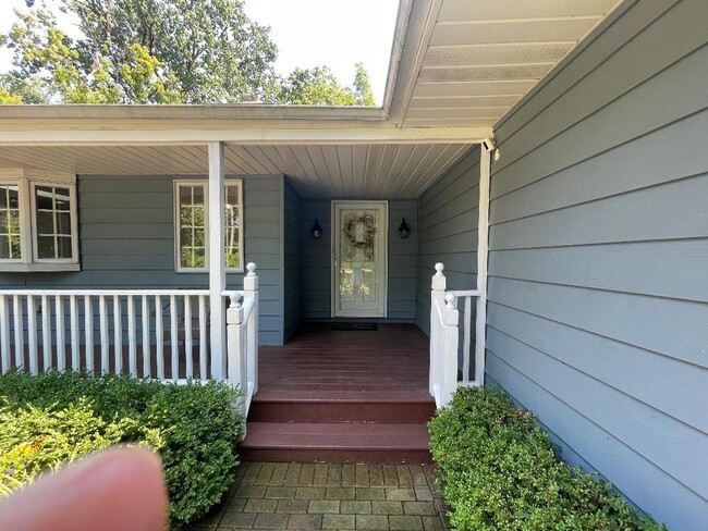 Building Photo - 515 E Blodgett Ave