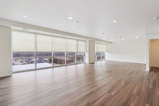 Foto del edificio - $1,950 | 1 Bedroom, 2 Bathroom Condo | Pet Friendly* | Available for Immediate move-in!