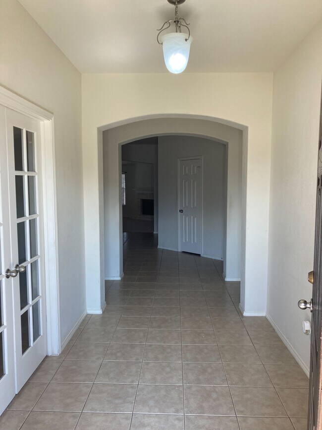 entry - 105 Rockbrook Dr