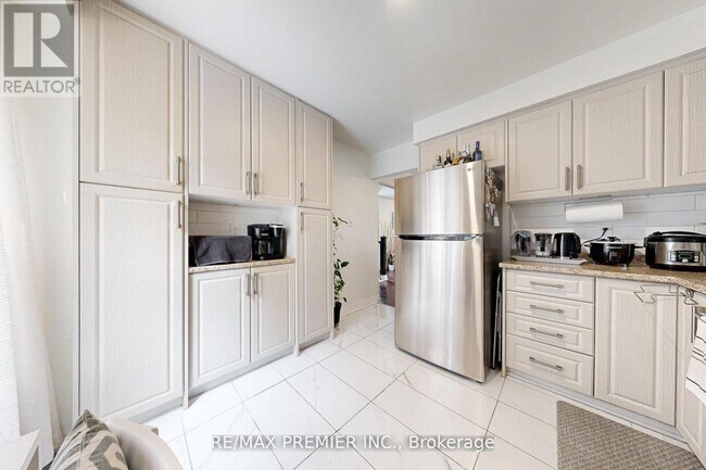 Photo du bâtiment - 120 Ellerslie Rd