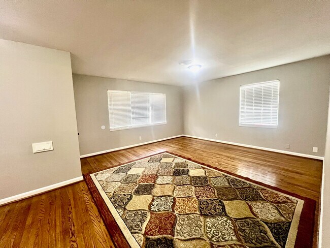 Foto del edificio - 919 Saddle Rock Dr