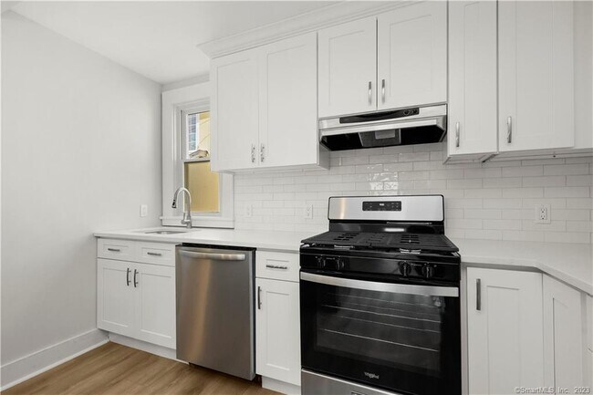 Building Photo - 444 Davidson St