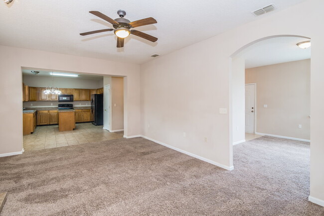 Building Photo - 1611 Northglen Cir