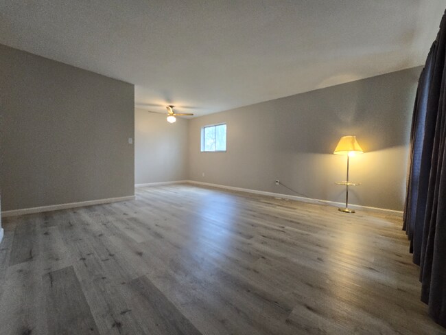 Building Photo - 367 Laurel Dr