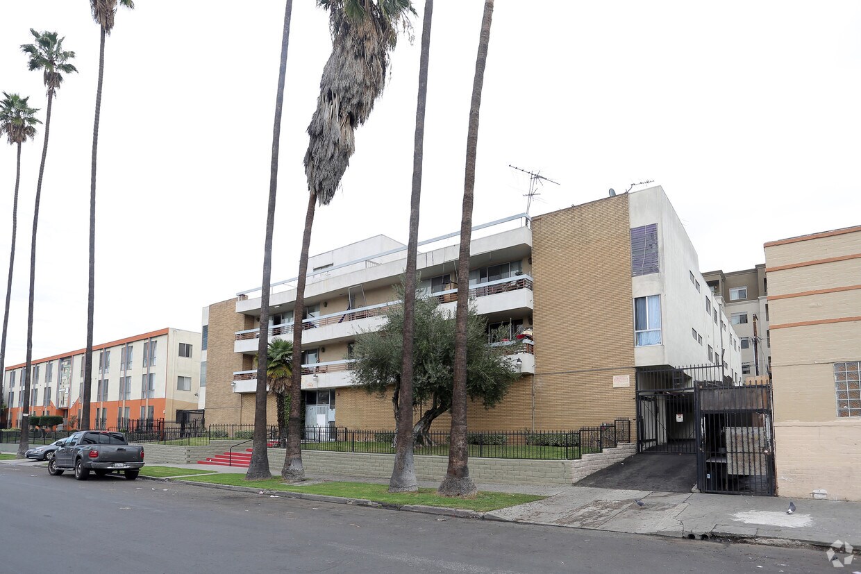 Foto principal - 980 S Magnolia Ave