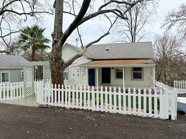 Foto del edificio - 4107 Smallwood Ln