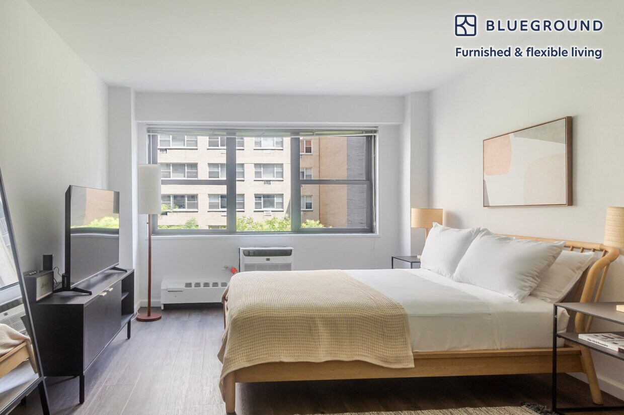 Foto principal - 330 E 46th St