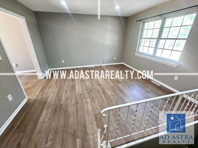 Building Photo - Updated 3 Bed 2 Bath Home in Kansas City-Coming SOON!!