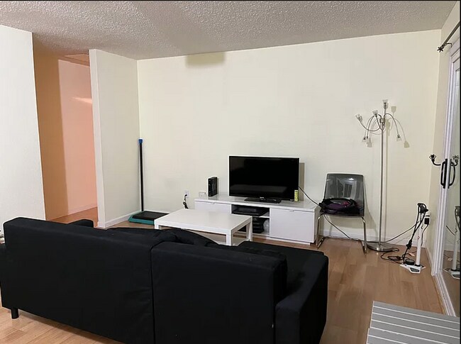 Foto del edificio - Bright & Spacious Mira Mesa Condo with Dual Primary Suites