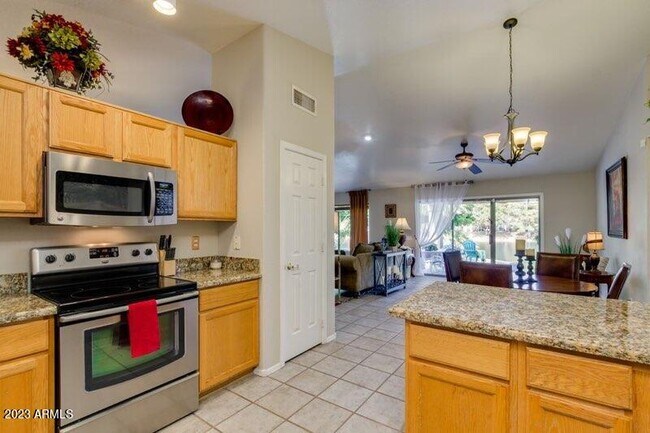 Building Photo - 4871 VISTA Pl