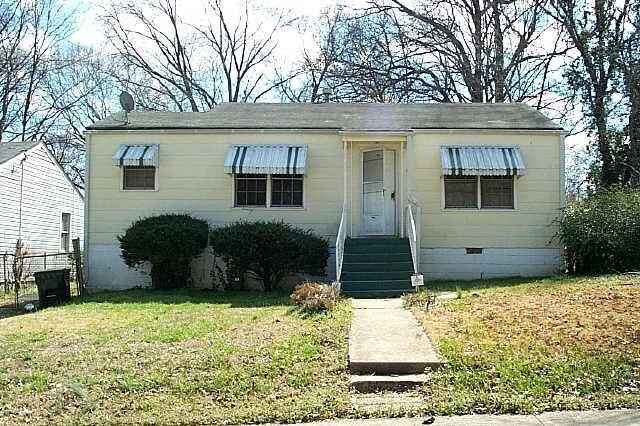 Primary Photo - 230 Maple St