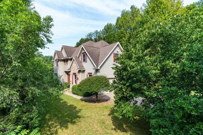 Foto del edificio - 509 Green Coulee Rd