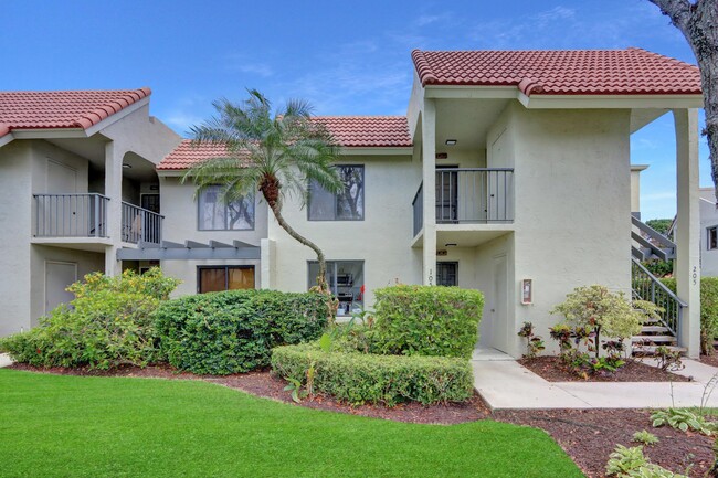 Building Photo - 5617 Fairway Park Dr