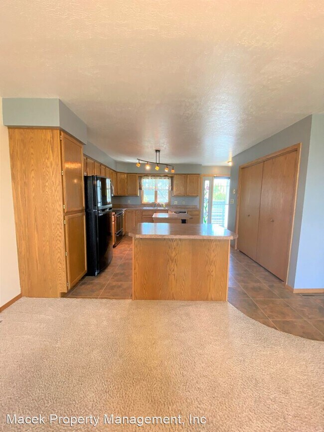 Building Photo - 3 br, 2 bath House - 305 Heather Lane