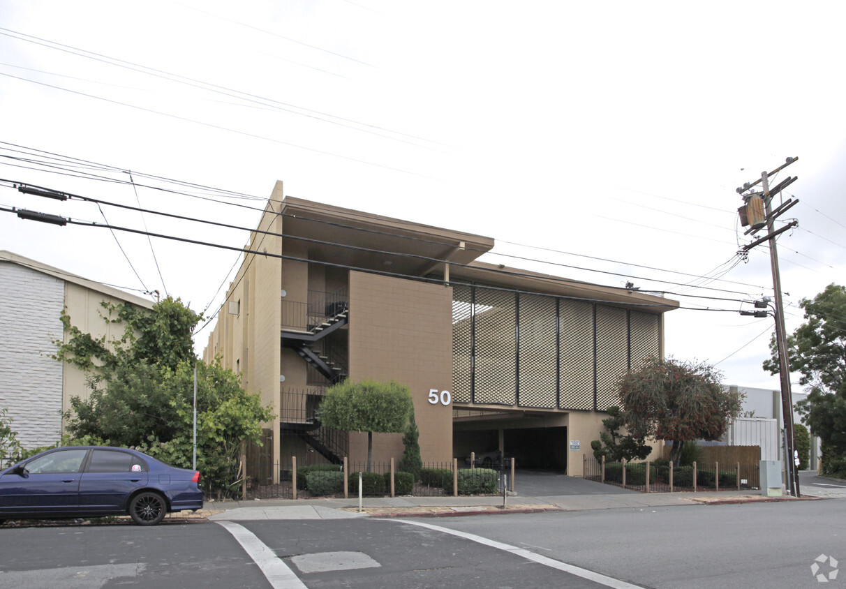 Primary Photo - Pentagon Apartments