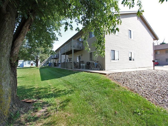 Building Photo - Cedar Pointe Apartments