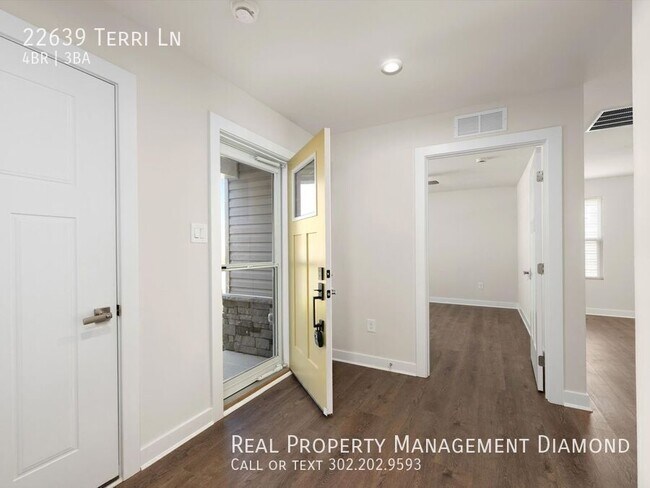 Building Photo - 22639 Terri Ln