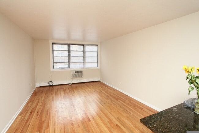 Foto del edificio - 5847 N Winthrop Ave