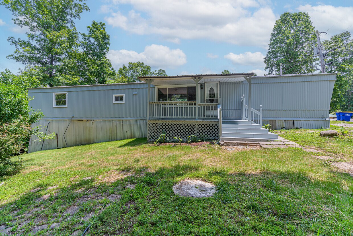 Foto principal - 220 Lakeshore Dr