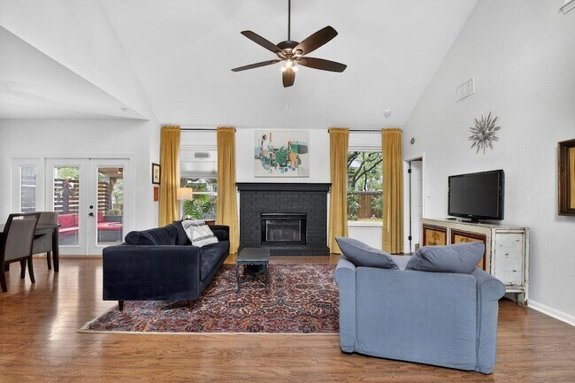 Foto del edificio - 1607 Gracy Farms Ln