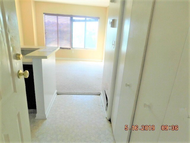 Building Photo - 1600 Park Cir