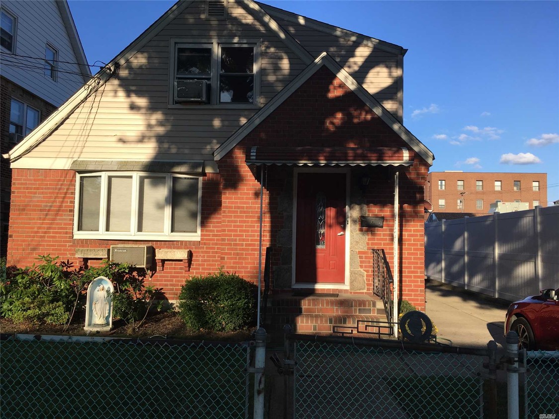 7 Whitney Ave, Floral Park, NY 11001 Apartment for Rent in Floral