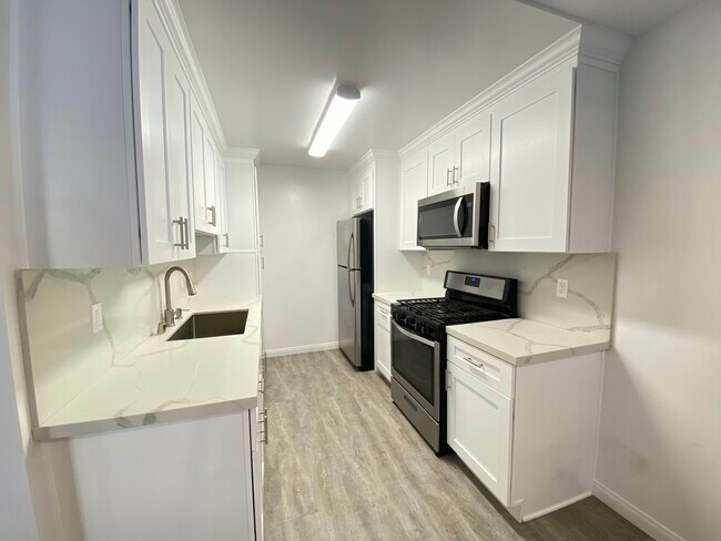 Foto del edificio - 3445 Mentone Ave