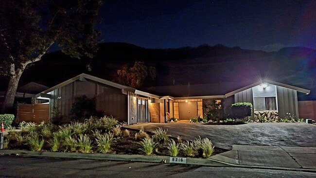 3 bed 2 bath pool and spa home - 6216 Paseo Canyon Dr