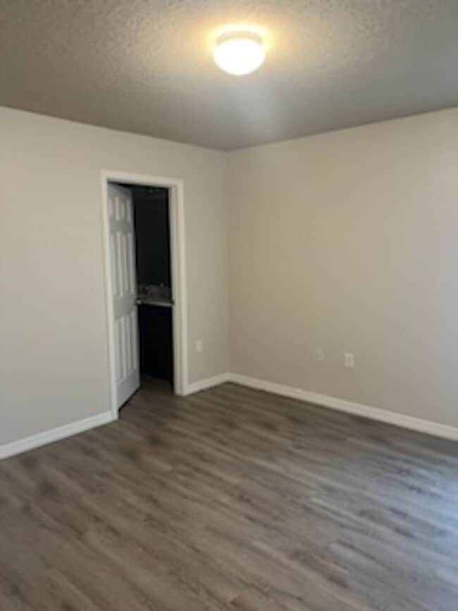 Foto del edificio - Beautiful 2 Bedroom 2 Bath Duplex Located ...