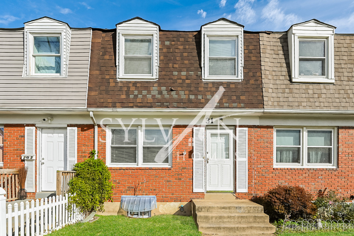 Primary Photo - Lovely 3 level townhome in Essex!