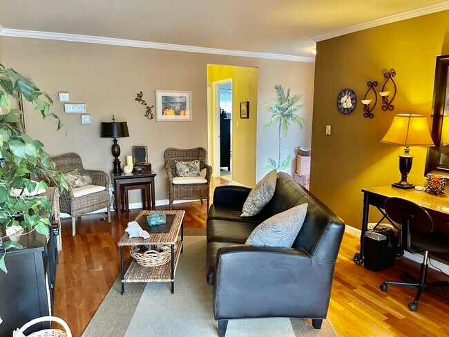 Living Room - 303 Masters Ct