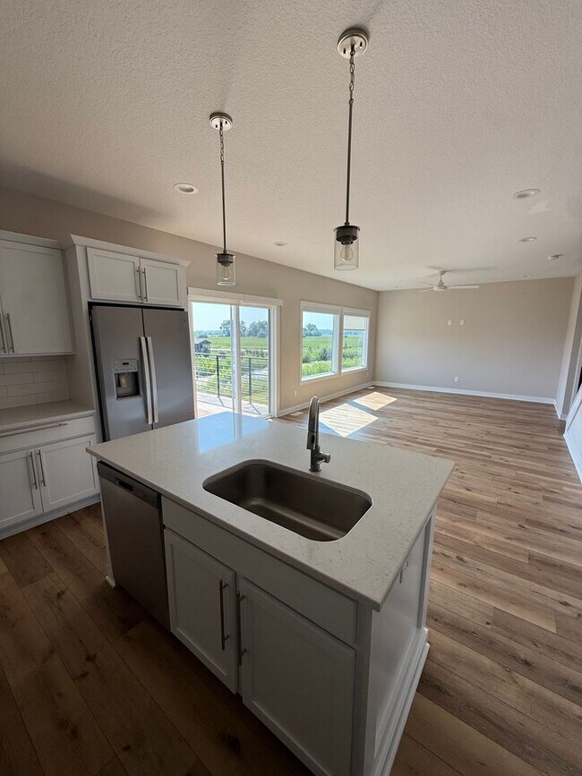 Foto del edificio - Luxury Newer Construction Home! Perfect Location!
