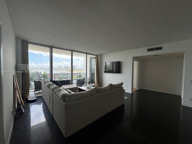 Foto del edificio - 7929 West Dr