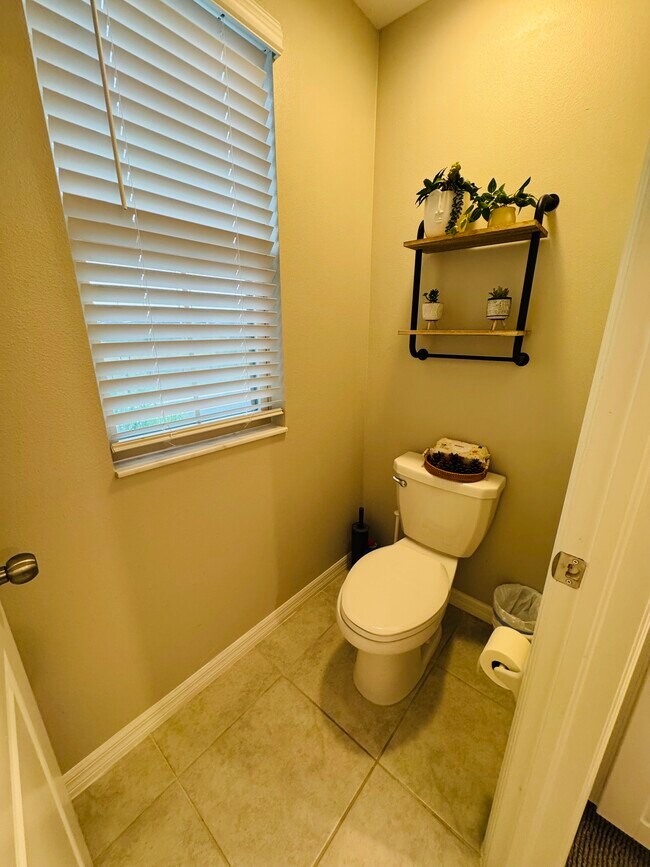 Foto del edificio - 7335 Canterbury Bells Ct