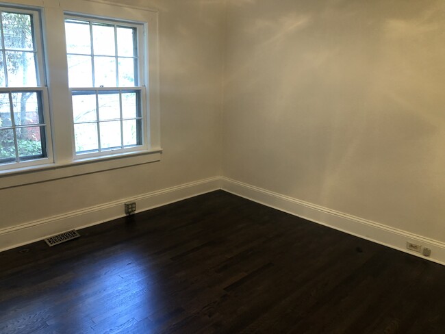 great room, hardwood floors - 1004 4th Street Dr NW