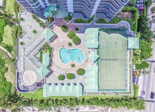 Building Photo - 16711 Collins Ave