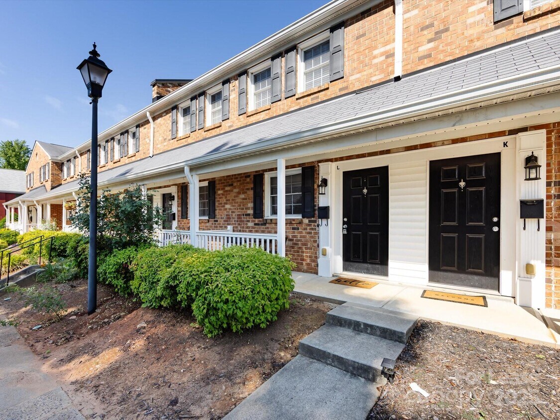 Foto principal - 1348 Green Oaks Ln