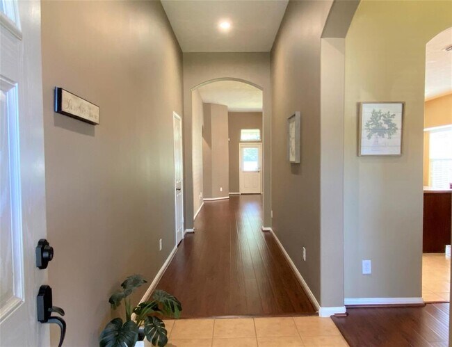 Building Photo - 20323 Ray Falls Dr