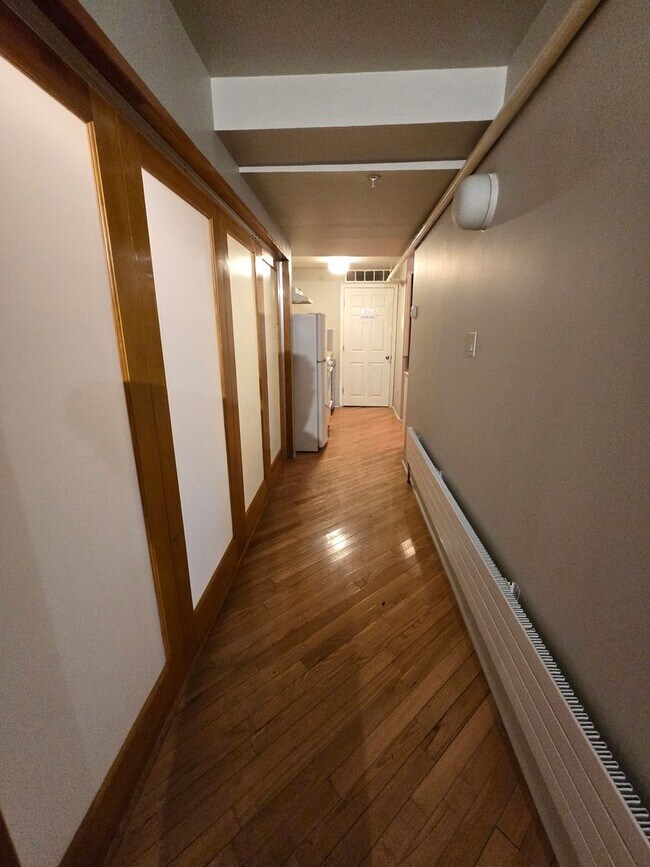 Foto del edificio - Large 3 bed 1 bath