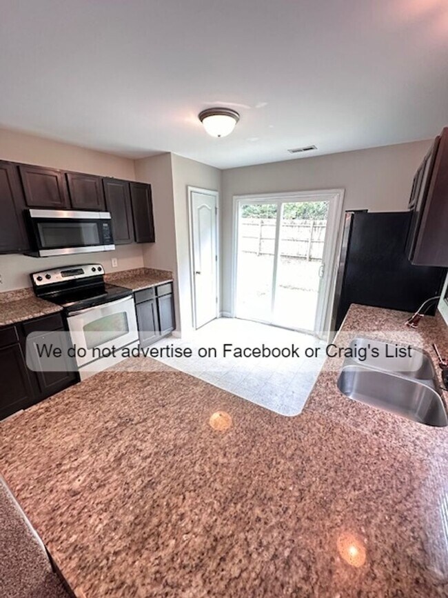Building Photo - Village of Lexington Plantation- Loyalist ...