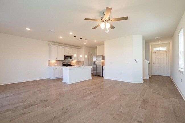 Foto del edificio - Stylish, Spacious, and Sprinkled with a Dash of Delight