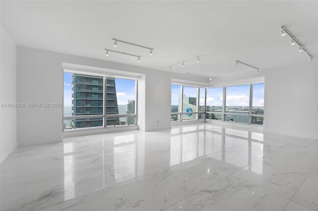 Foto del edificio - 1425 Brickell Ave