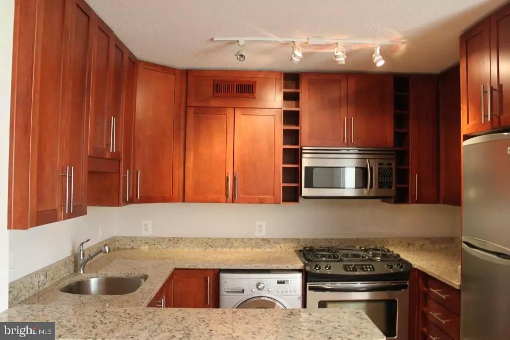 7333 New Hampshire Ave Unit 500, Takoma Park, MD 20912 Room for Rent